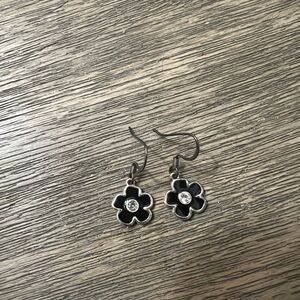Black and silver flower earrings with rhinestones #jewelry